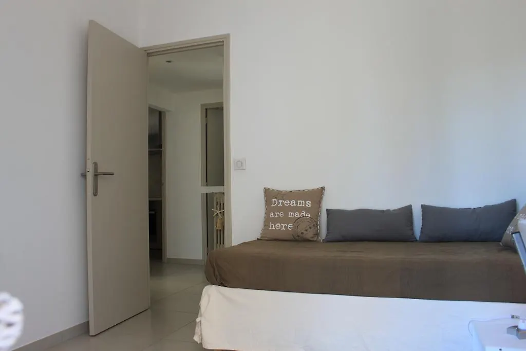 La Maison Blanche Arles 0*,